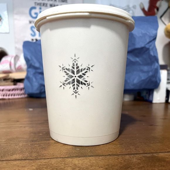Tupperware Other - Vintage Snowflake Tupperware Container with lid
